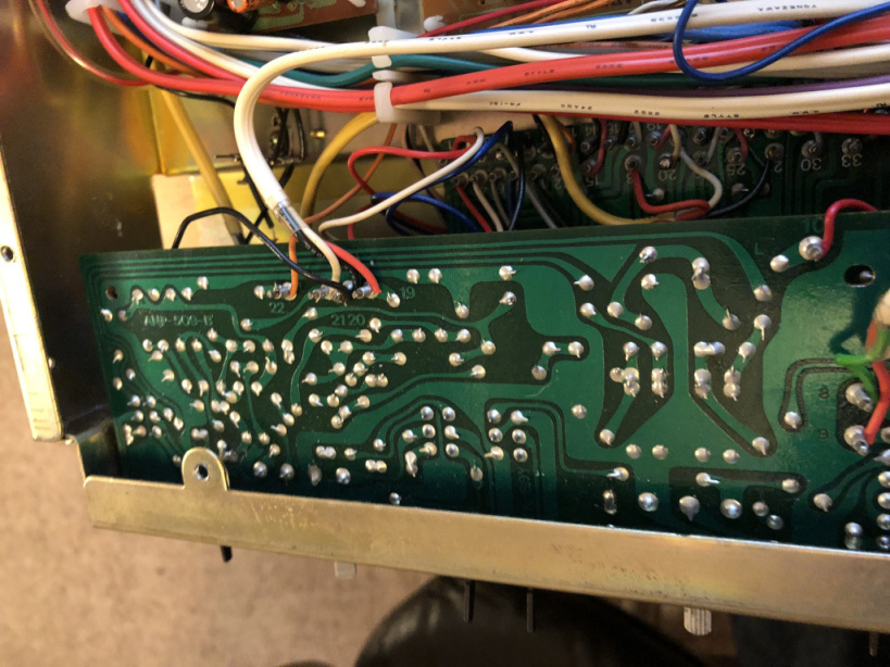 A photo of the bottom of the Flat Amplifier Assembly showing the clearance
between the board and the
case